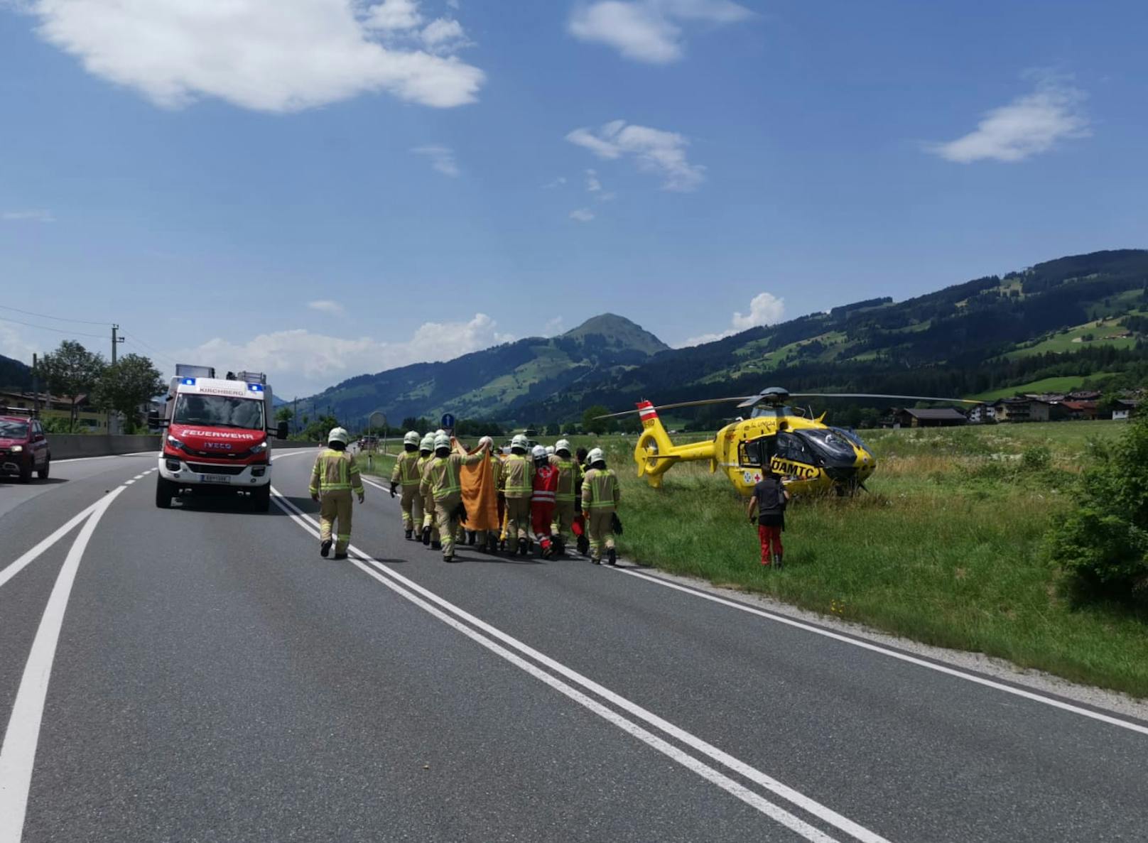 Der Verletzte musste mit dem Notarzthubschrauber nach Innsbruck geflogen werden.
