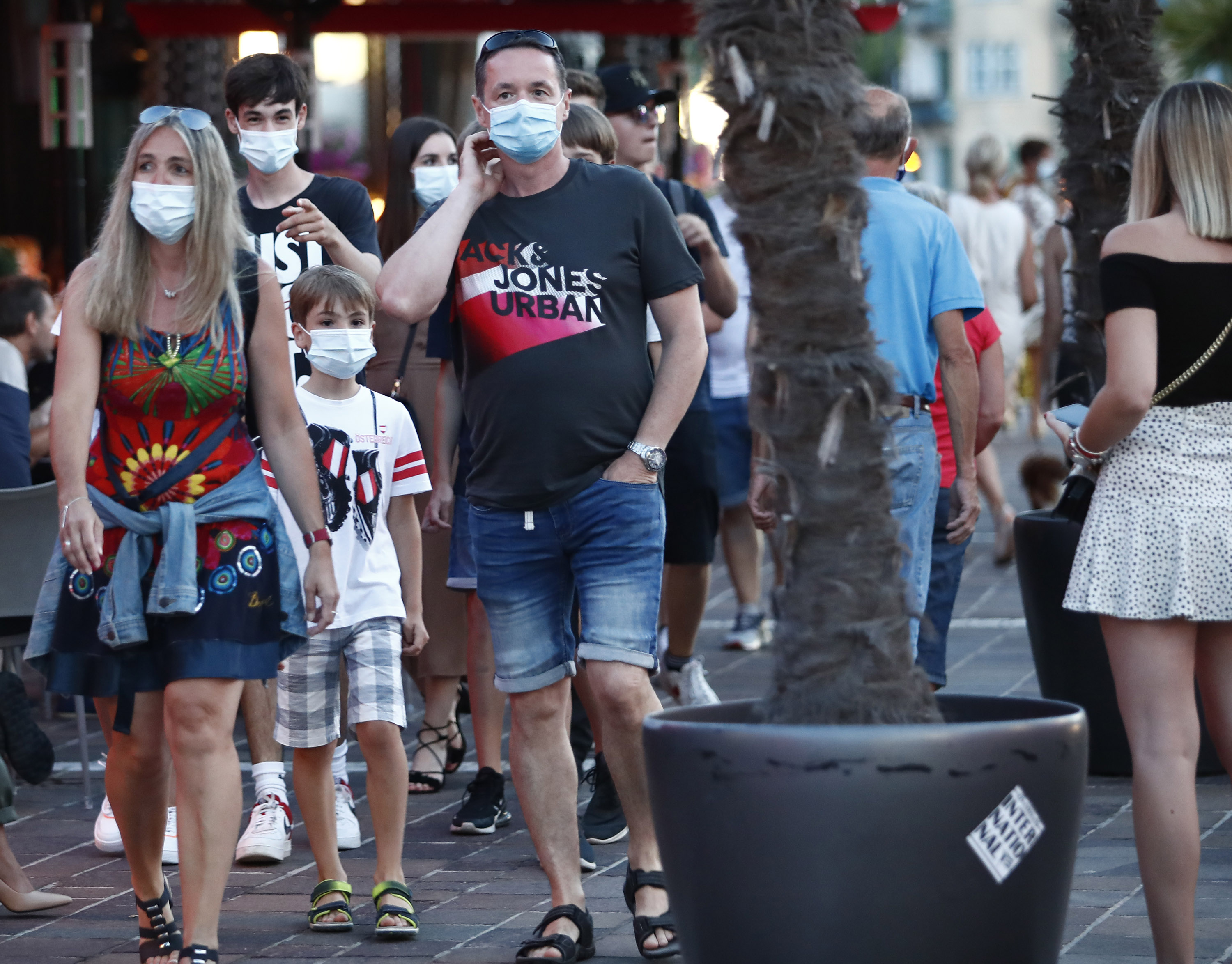 Ab 21 Uhr gilt in den beliebten Kärntner Tourismus-Orten die Maskenpflicht.