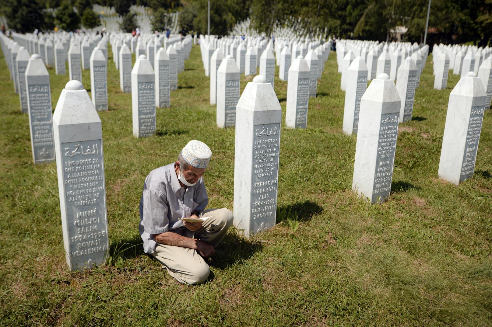 Das Europaparlament erklärte 2009 den 11. Juli zum Gedenktag für die Opfer von Srebrenica.