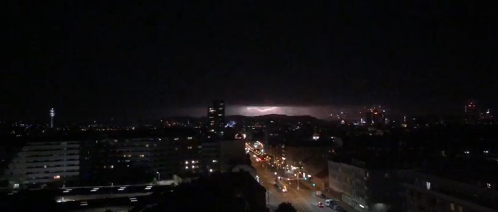 Wow! Spektakuläres Video zeigt Blitzgewitter über Wien