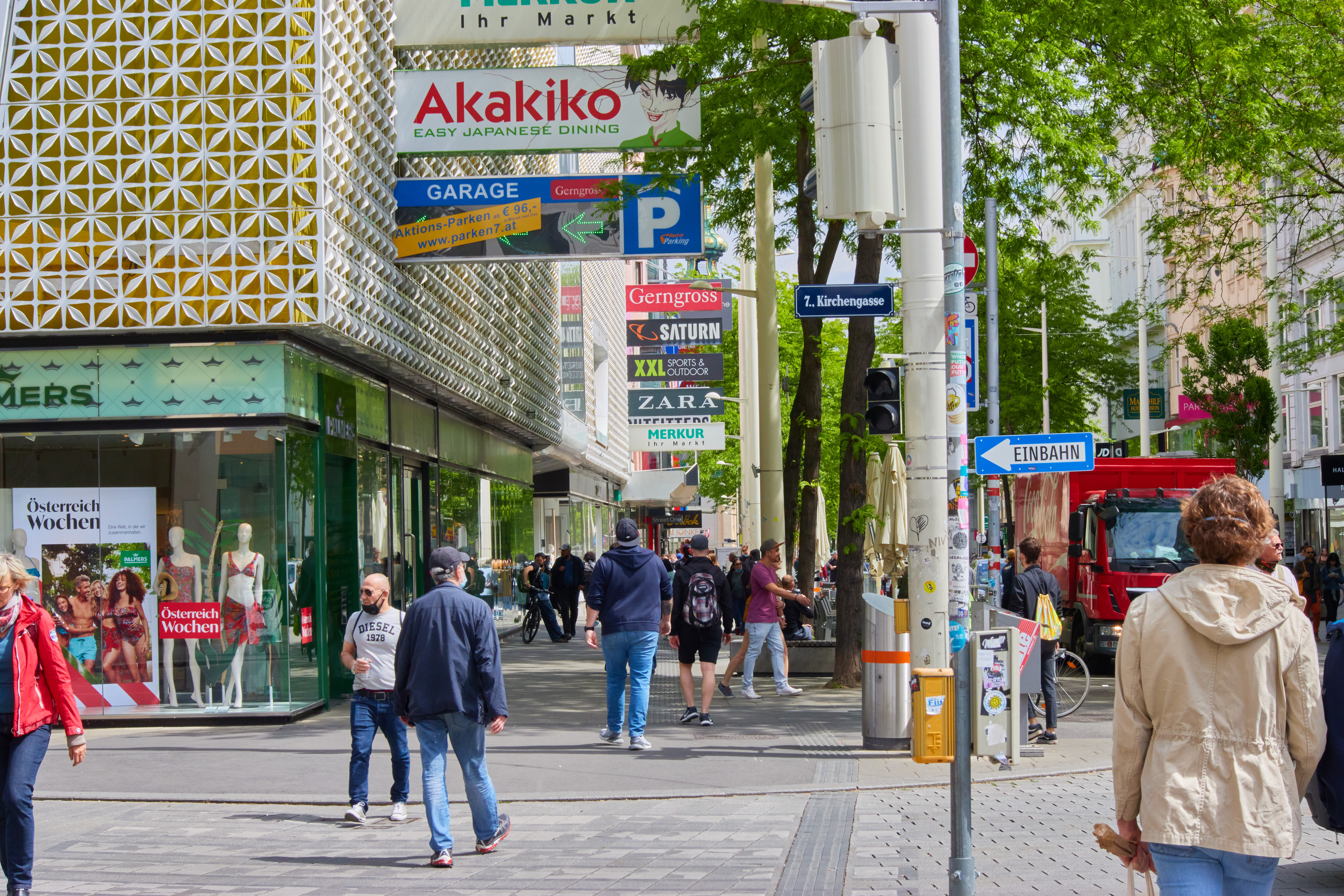 Ein Familienverband versuchte auf der Mariahilfer Straße, mehrere Artikel an der Kasse eines Einzelhandelsbetriebs vorbei zu schleusen.