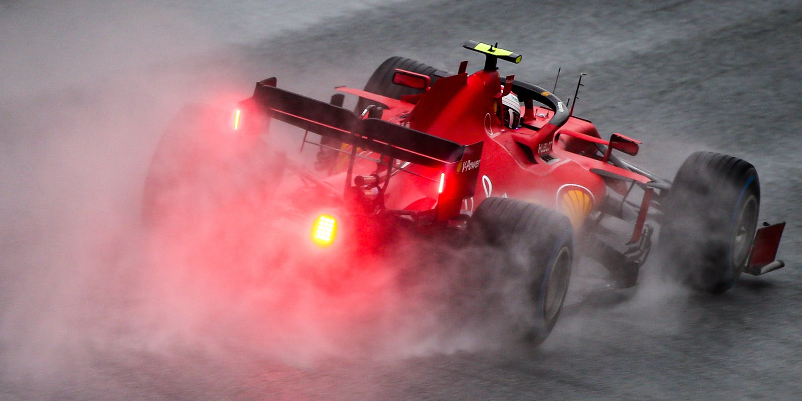 Ferrari zeigt die Rücklichter, nur sieht sie kaum jemand.