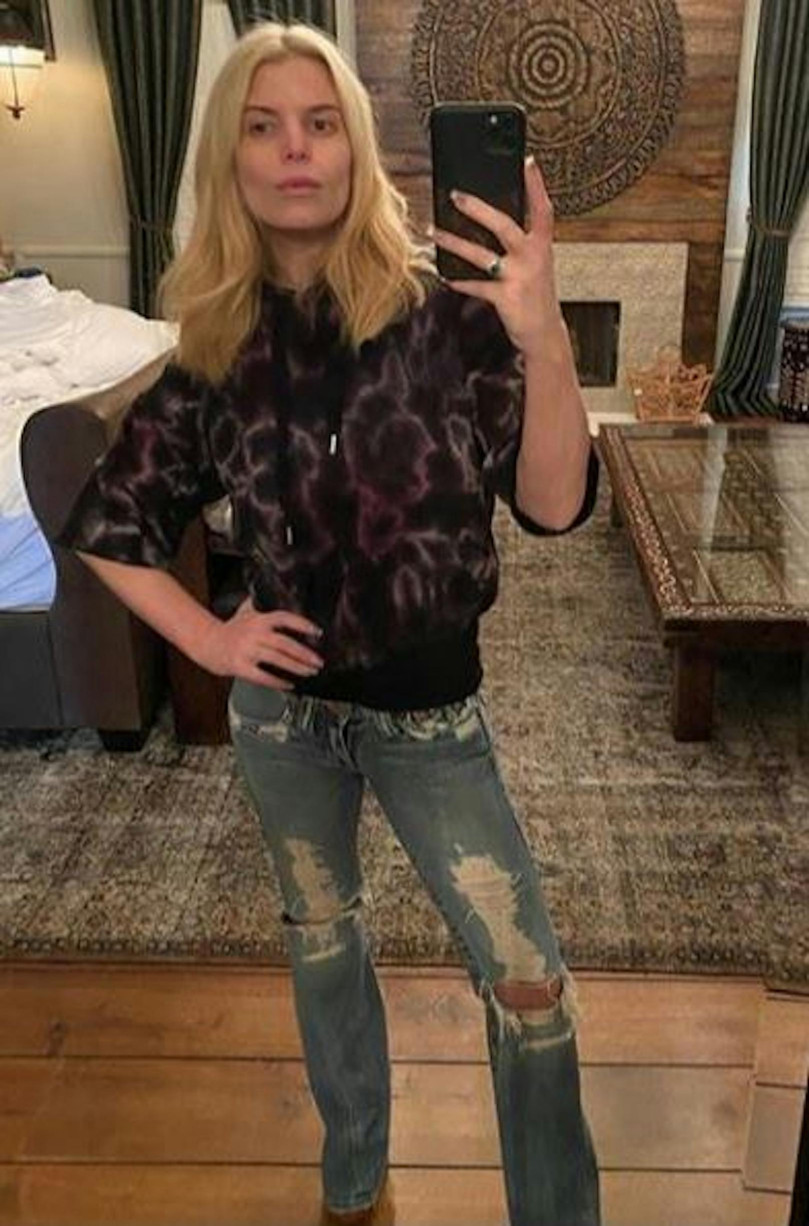 12.7.2020: Sängerin <strong>Jessica Simpson</strong> wog 2019 noch 120 Kilo. Inzwischen hat sie über 50 Kilo abgenommen und passt sogar in ihre 14 Jahre alten Jeans.