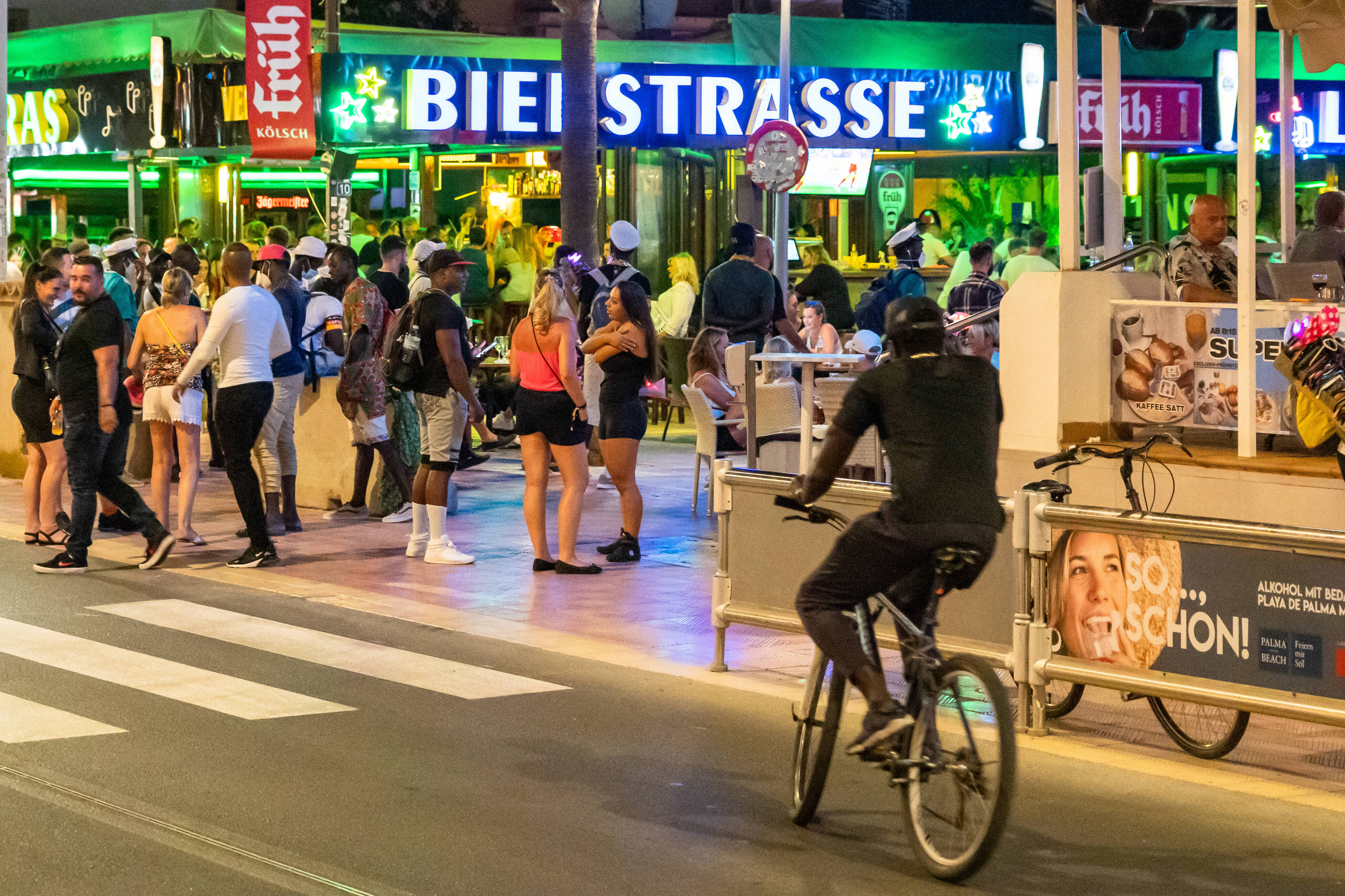 Am Ballermann tummelten sich Hunderte Party-Touristen.