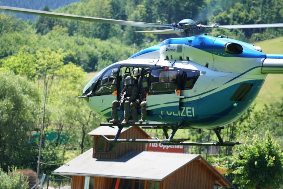 Riesen-Einsatz der Polizei im Schwarzwald in Deutschland