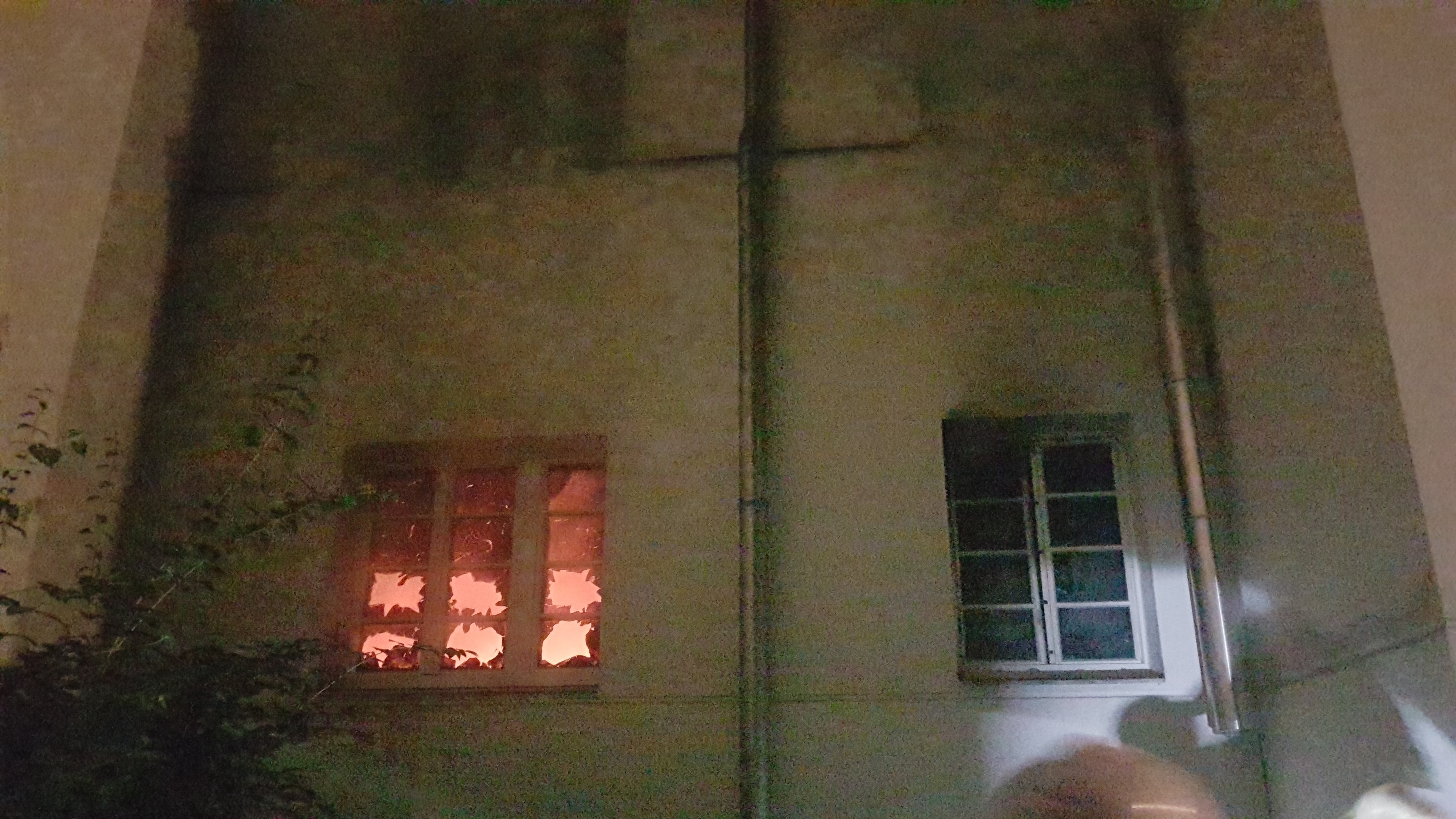 In einer Erdgeschoßwohnung in Wien-Landstraße brach ein Feuer aus.