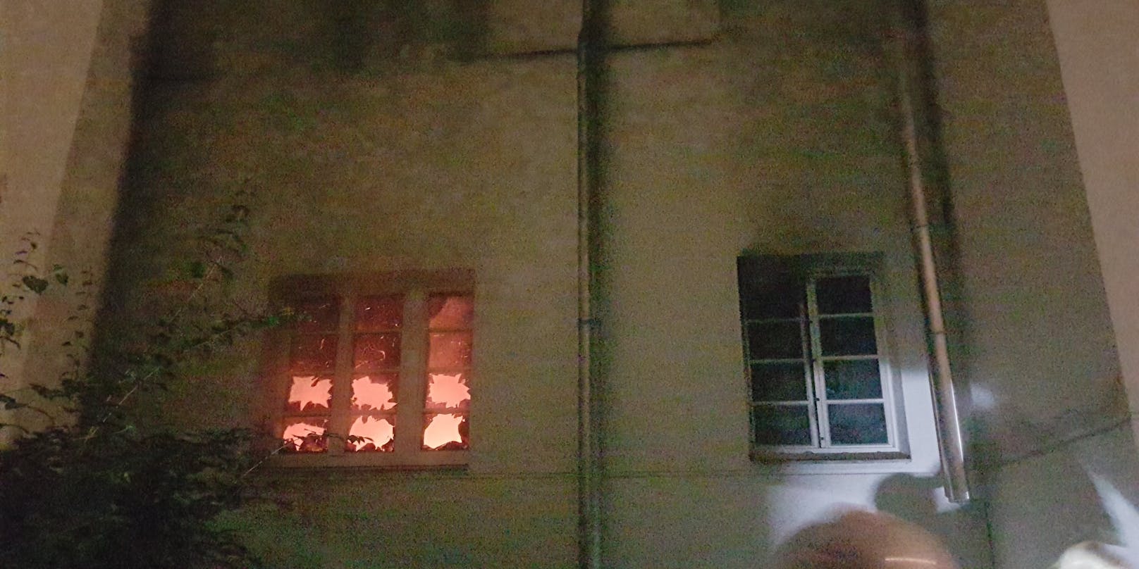 In einer Erdgeschoßwohnung in Wien-Landstraße brach ein Feuer aus.