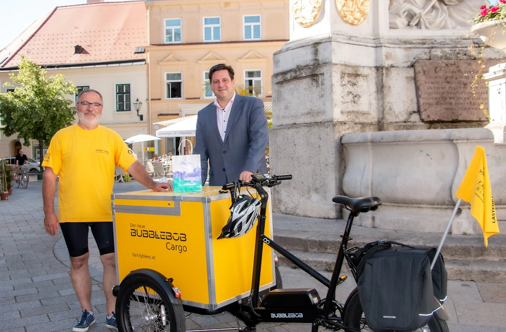 Bürgermeister Stefan Szirucsek und Michael Krenn (li.)