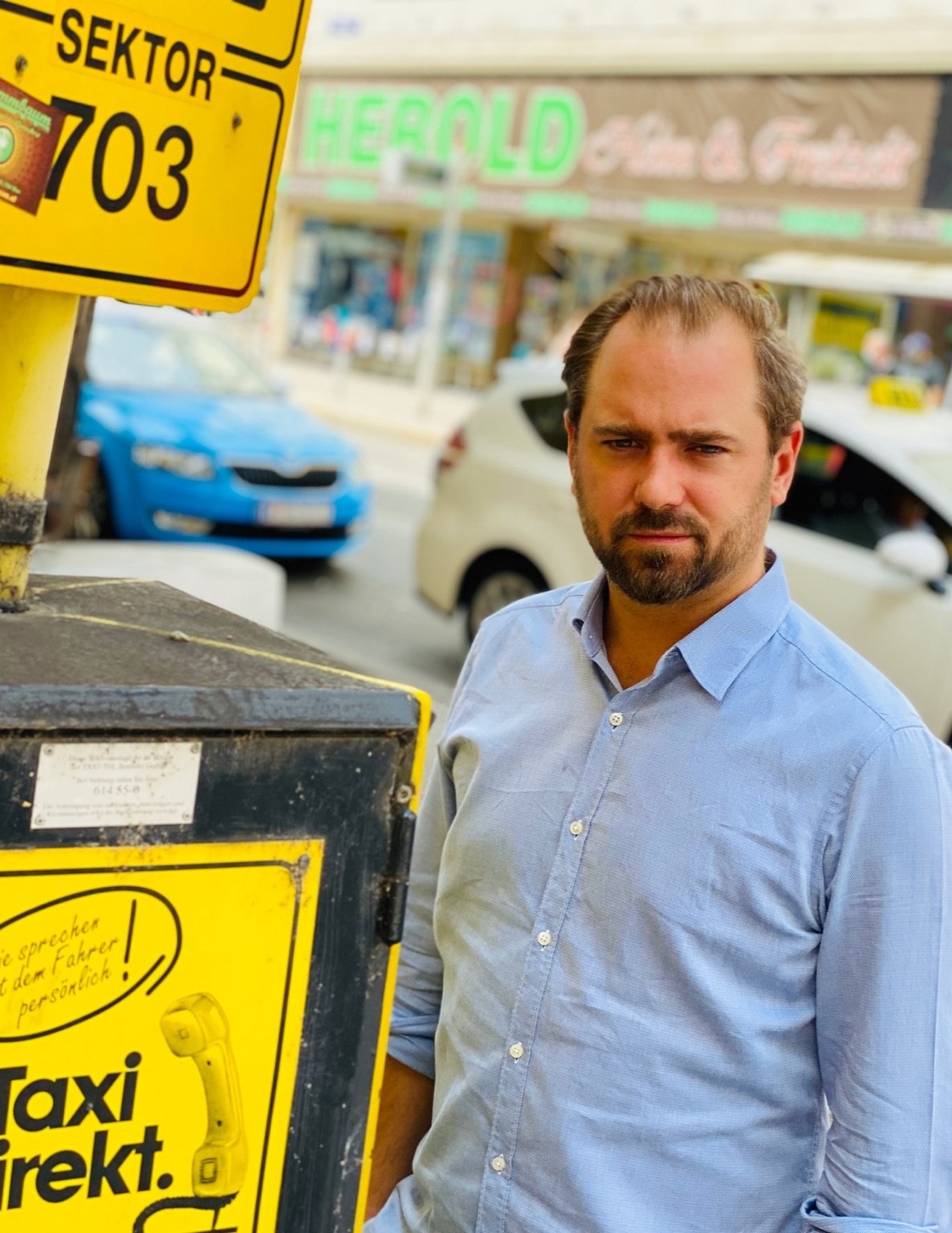 Mit den Taxigutscheinen wollte die Stadt Senioren und Taxiunternehmen durch die Corona-Krise helfen. Doch bei den Taxlern kam laut Neos-Wirtschaftssprecher Markus Ornig bisher nur wenig Hilfe an, stattdessen wurden 1,54 Millionen Euro alleine für die Vermittlung von Fahrten bezahlt.