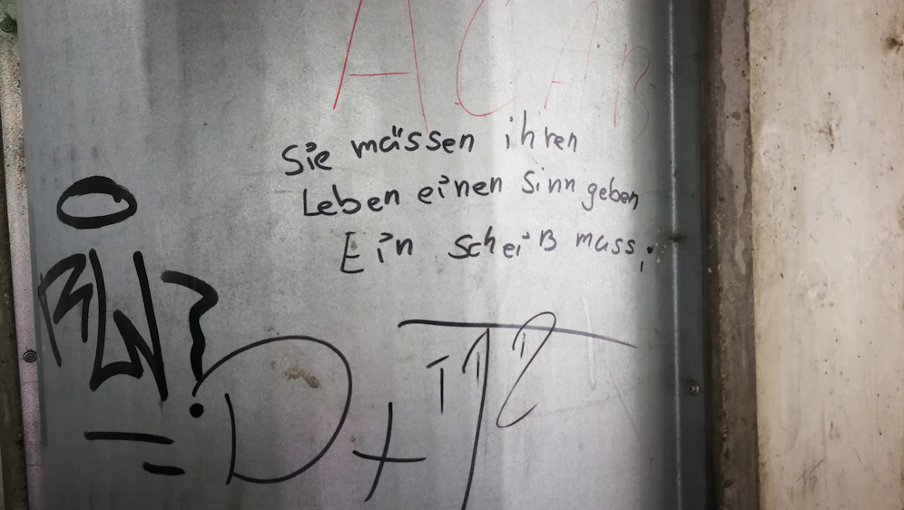 Sprayaktionen bei der Freizeitanlage