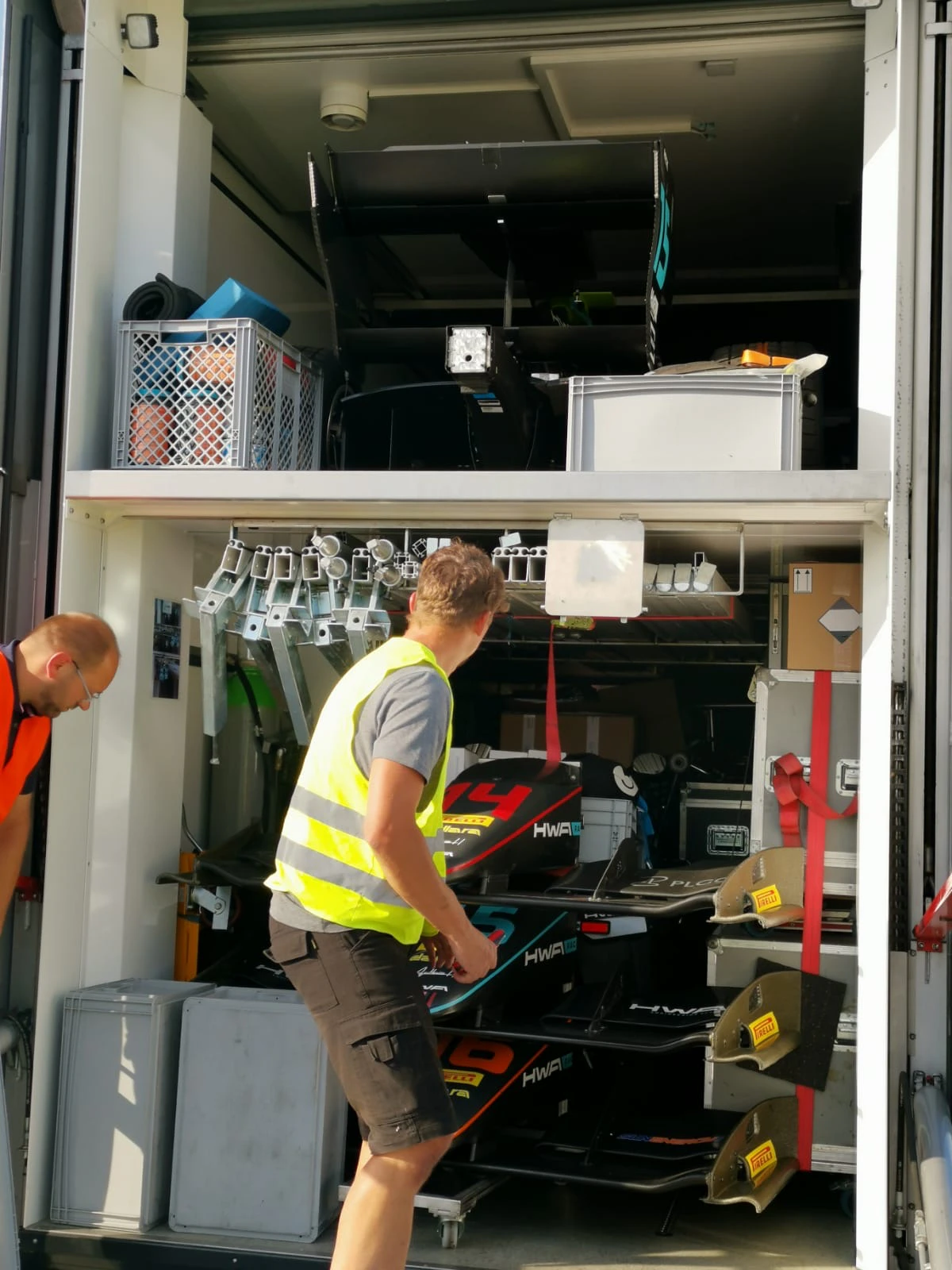 LKW hatte Formel-3-Wagen an Bord