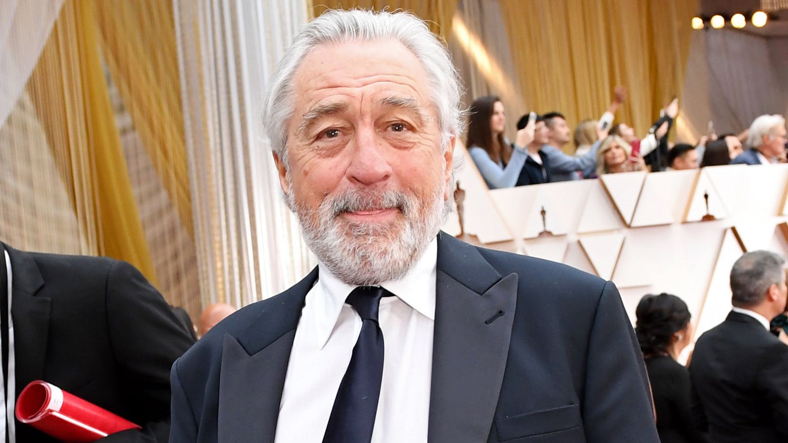 Auch Schauspiellegende Robert De Niro (80) äußerte sich, nachdem Joe Biden seinen Rückzug bekannt gab. "In einem Akt geschickter Politik und selbstlosen Patriotismus tritt Joe Biden zur Seite, um den Weg für eine andere Demokratin freizumachen, die Präsidentin werden kann … weil es für unser Land nichts Wichtigeres gibt, als Donald Trump an der Wahlurne zu besiegen."