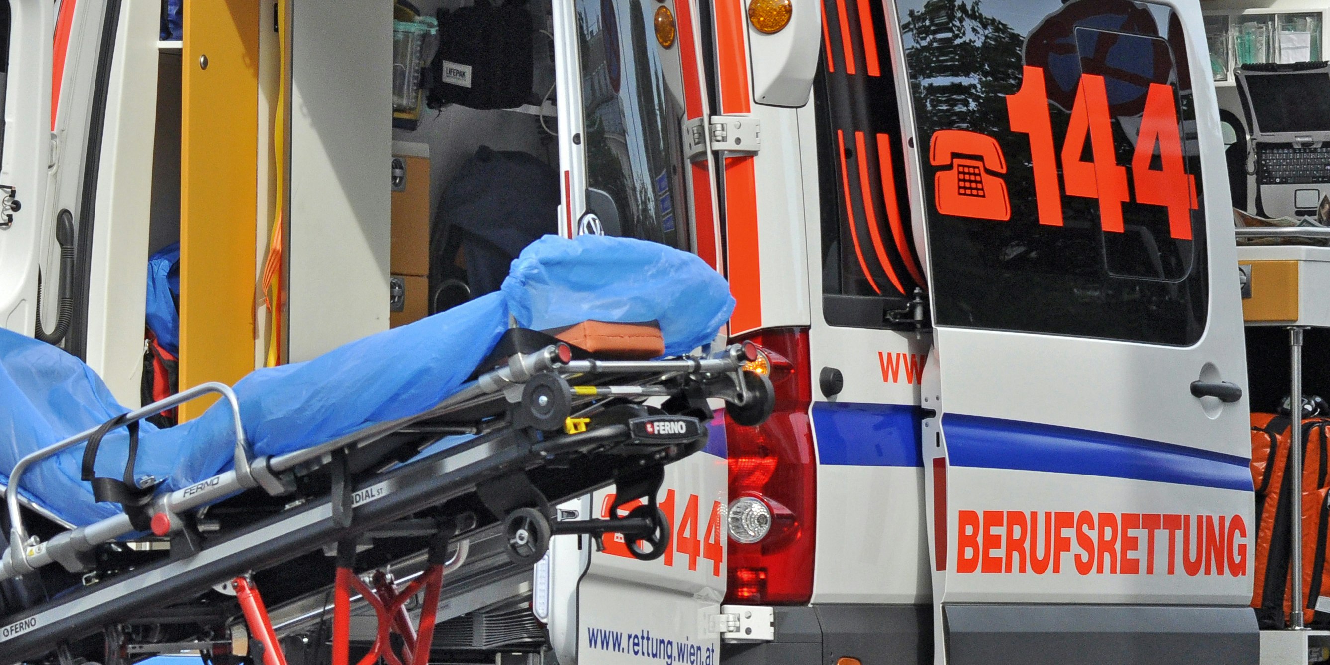 Die Frau wurde bei dem Unfall lebensgefährlich verletzt (Symbolbild).