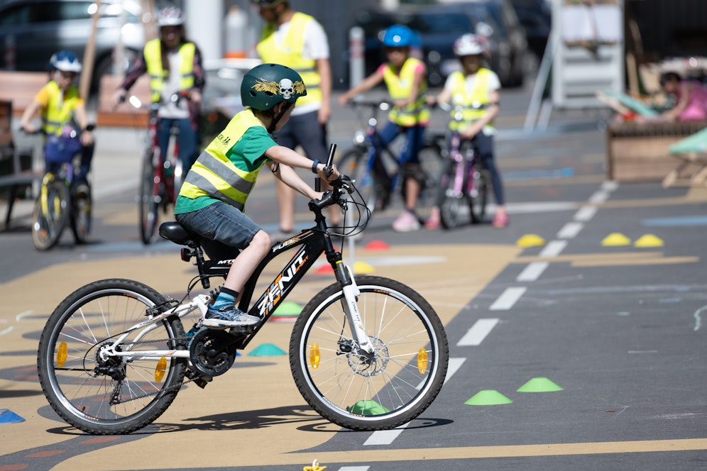 Jetzt teilnehmen und einen Platz in der Radfahrschule Schulterblick gewinnen.