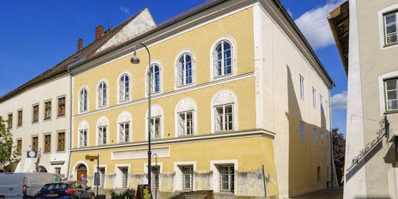 So sieht Hitlers Geburtshaus jetzt vor dem Umbau aus.
