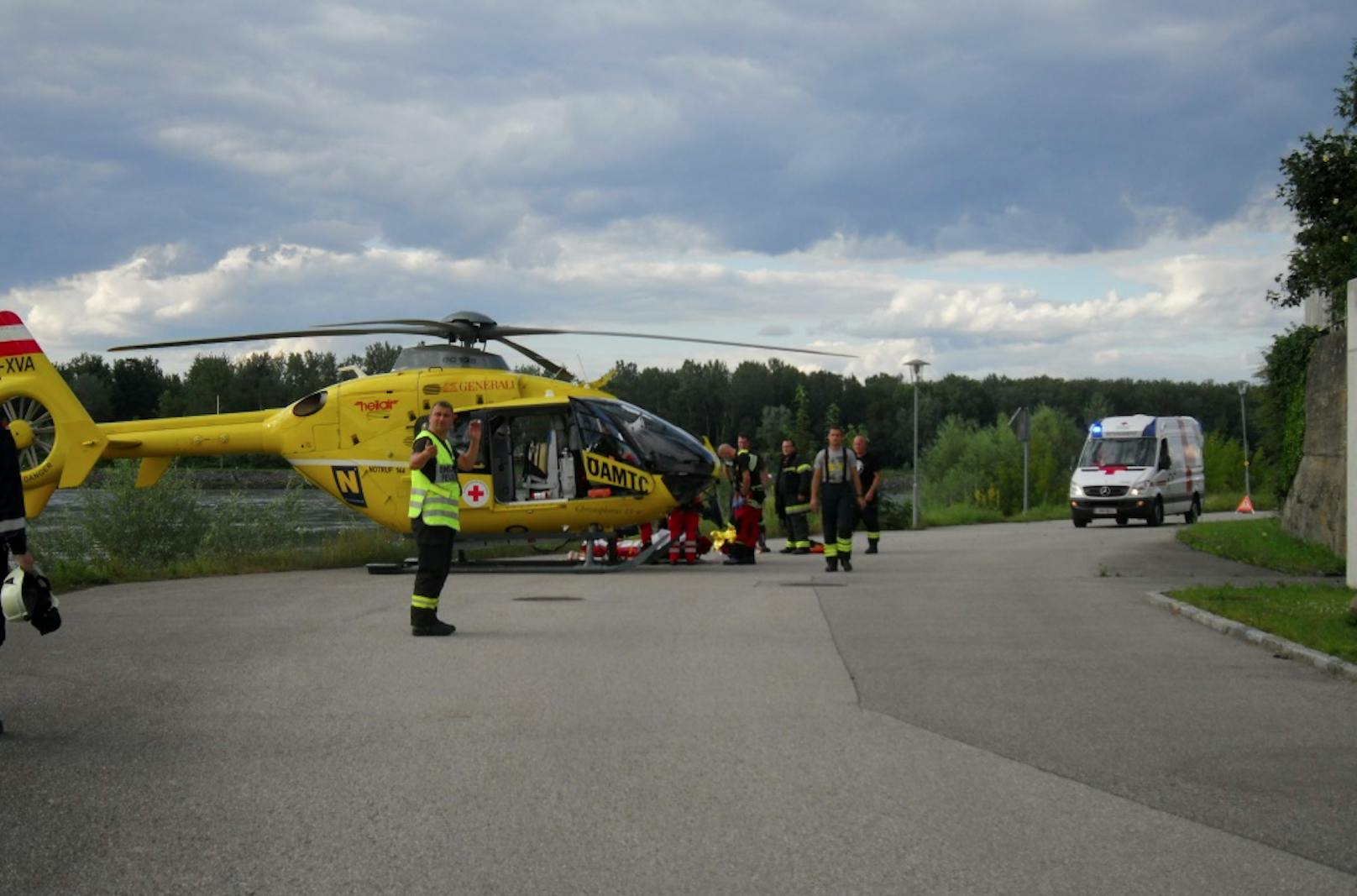 C15 und Rettung vor Ort.