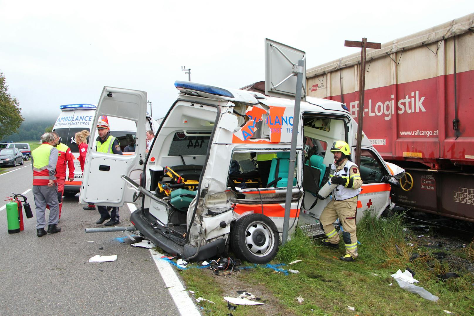 "Zivi" crasht Rettungsauto zum Totalschaden