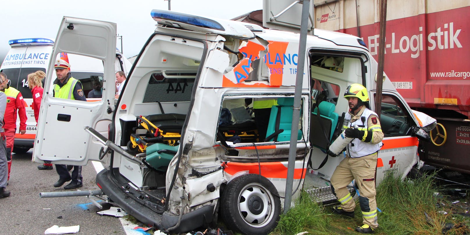 Schon in der Vergangenheit verunfallten Rettungsautos wie hier in Musau (Tirol) im September 2019.