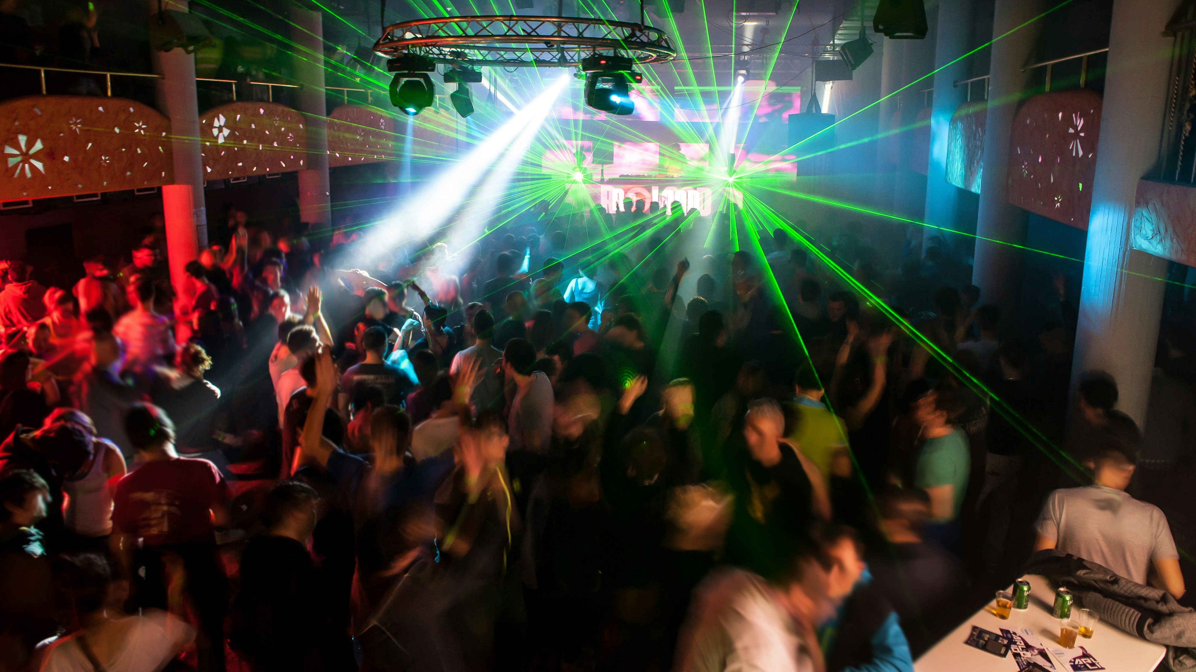 Die Corona-Partygängerin wehrt sich gegen die Vorwürfe (Symbolbild).