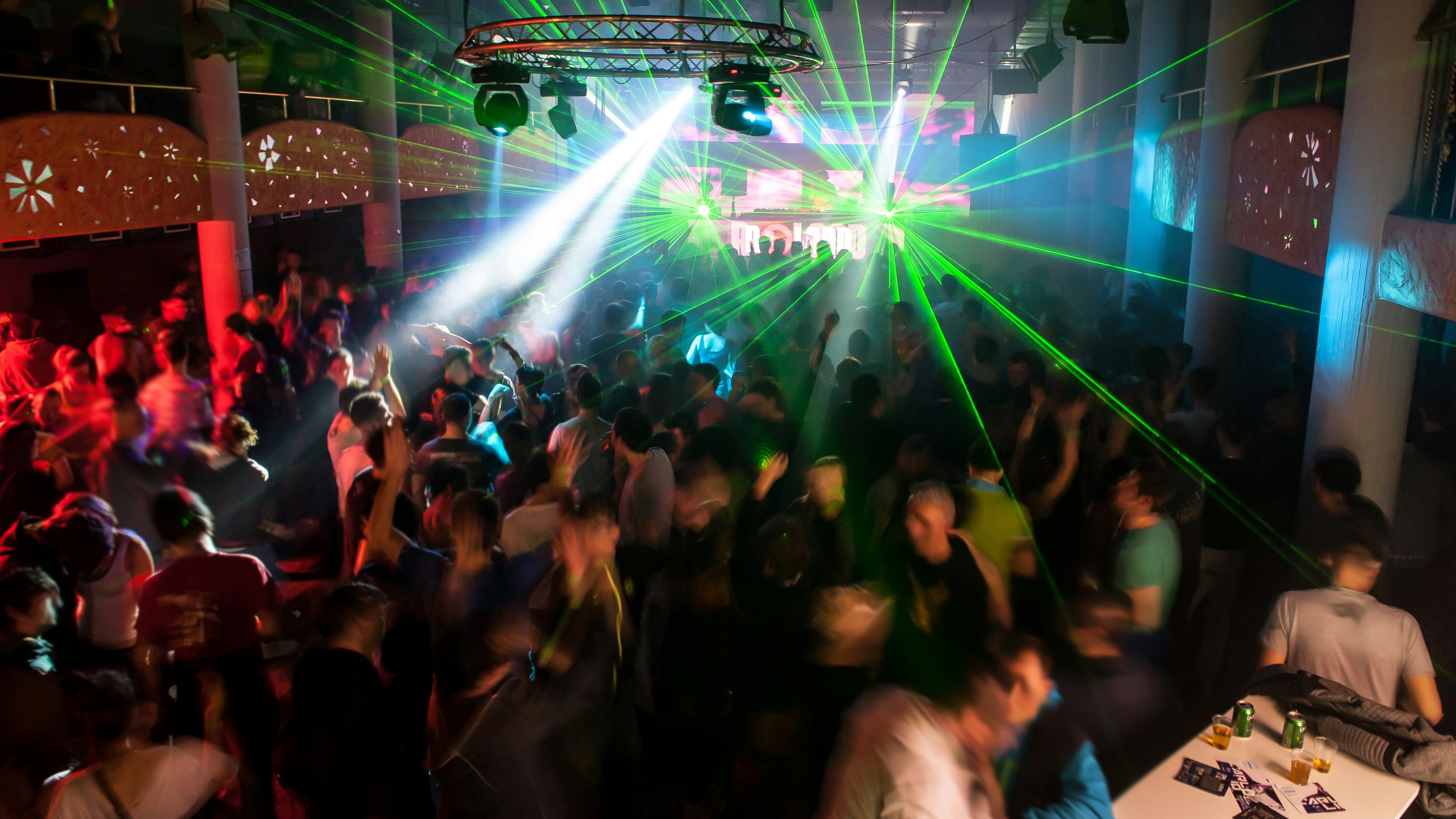 Die Corona-Partygängerin wehrt sich gegen die Vorwürfe (Symbolbild).