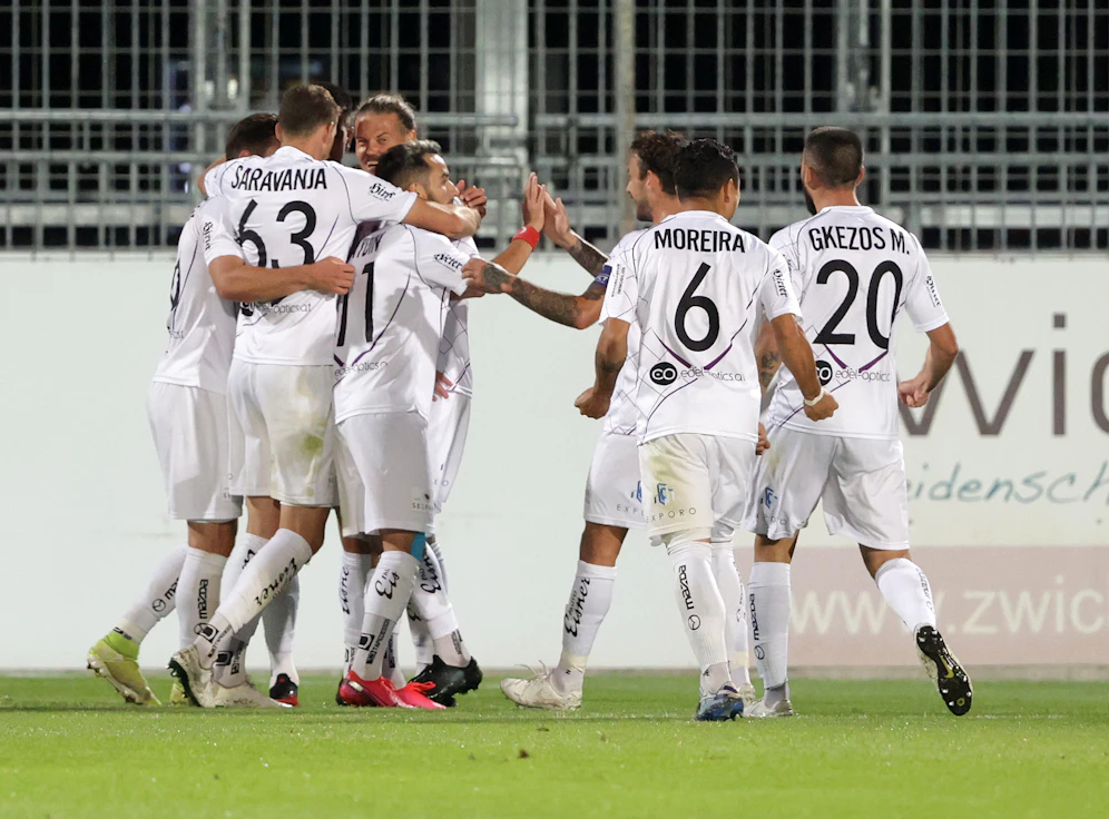Austria Klagenfurt zieht im Titelrennen davon.