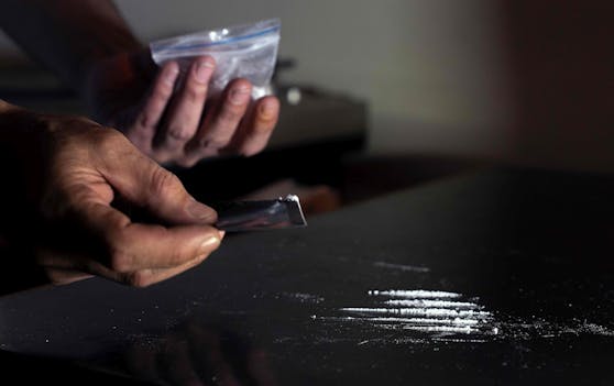 Der 46-Jährige gab zu, innerhalb von zwei Jahren 2,5 Kilogramm Kokain nach Österreich geschmuggelt zu haben. (Symbolbild)