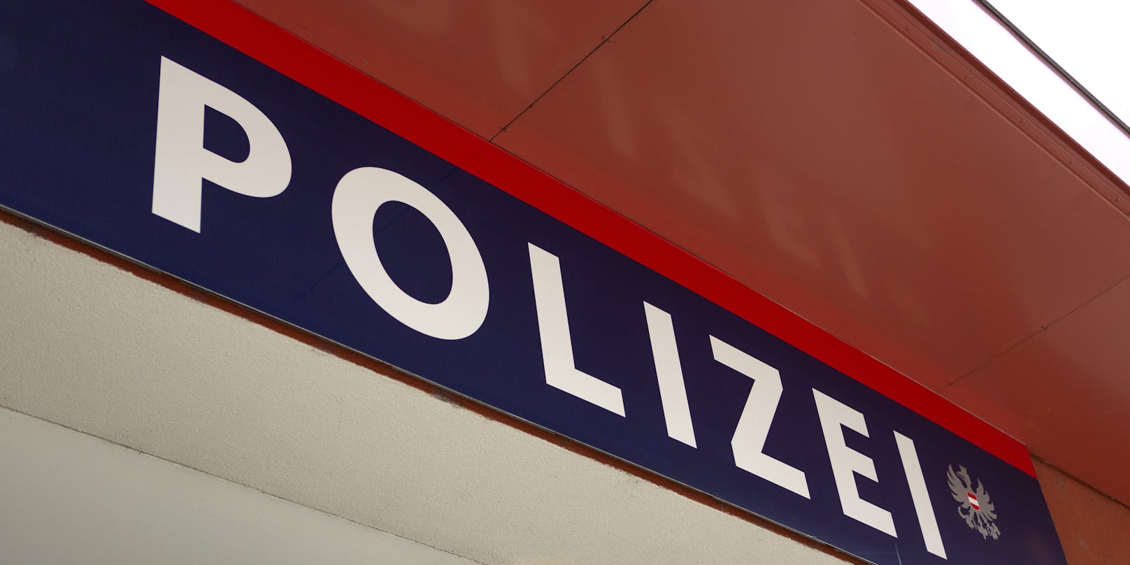 Achtung! In Klagenfurt gibt sich ein Betrüger als Polizist aus.
