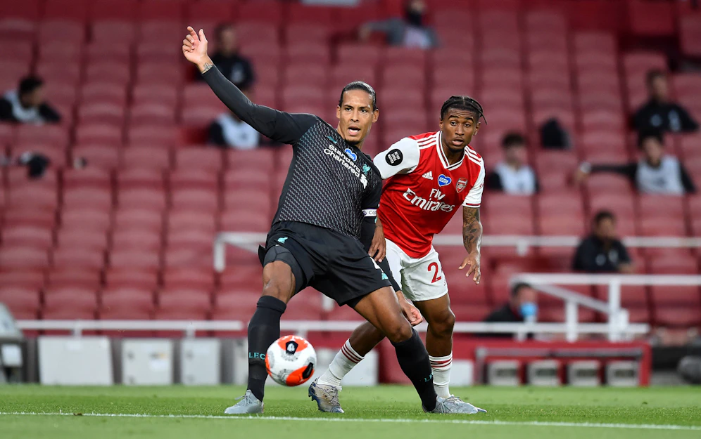 Virgil van Dijk serviert Lacazette das 1:1.
