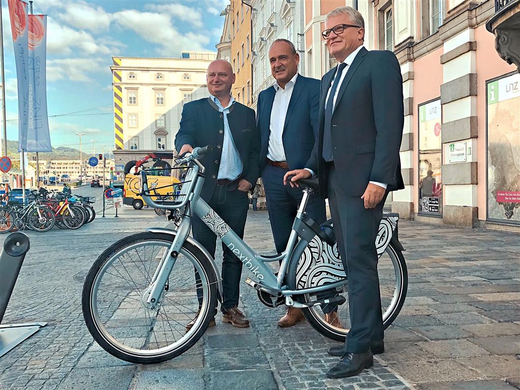 Vize-Bürgermeister Markus Hein, Alfred Stadler (Werbering) und Bürgermeister Klaus Luger bei der Präsentation.