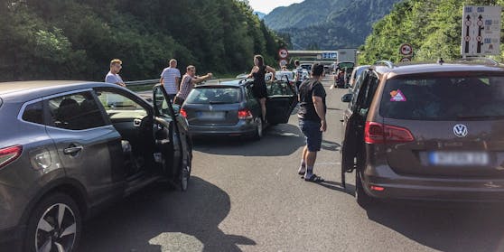 Stau vor dem Karawankentunnel