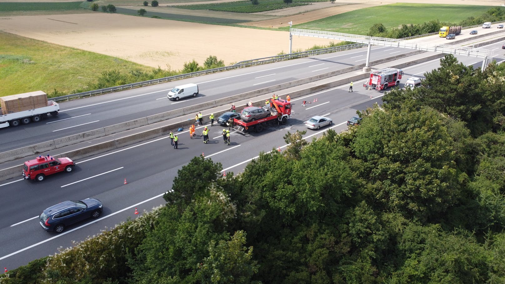 Ein Unfall mit 10 Fahrzeugen sorgte am 15. Juli 2020 auf der A2 bei Kottingbrunn für einen kilometerlangen Stau.