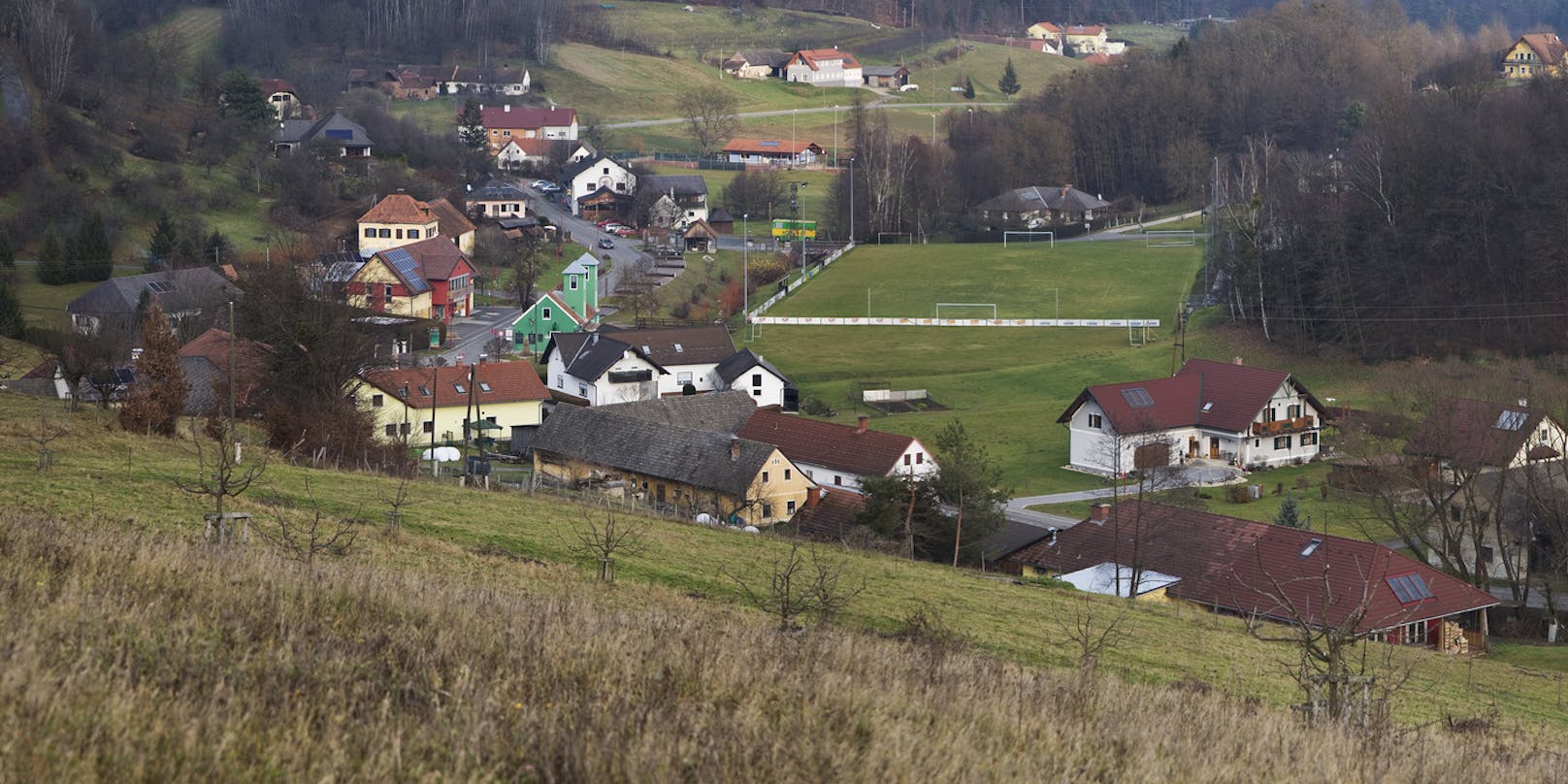 In der Gemeinde Mühlgraben soll es zu der Bluttat gekommen sein.&nbsp;Das Foto zeigt den Ort von Südwesten