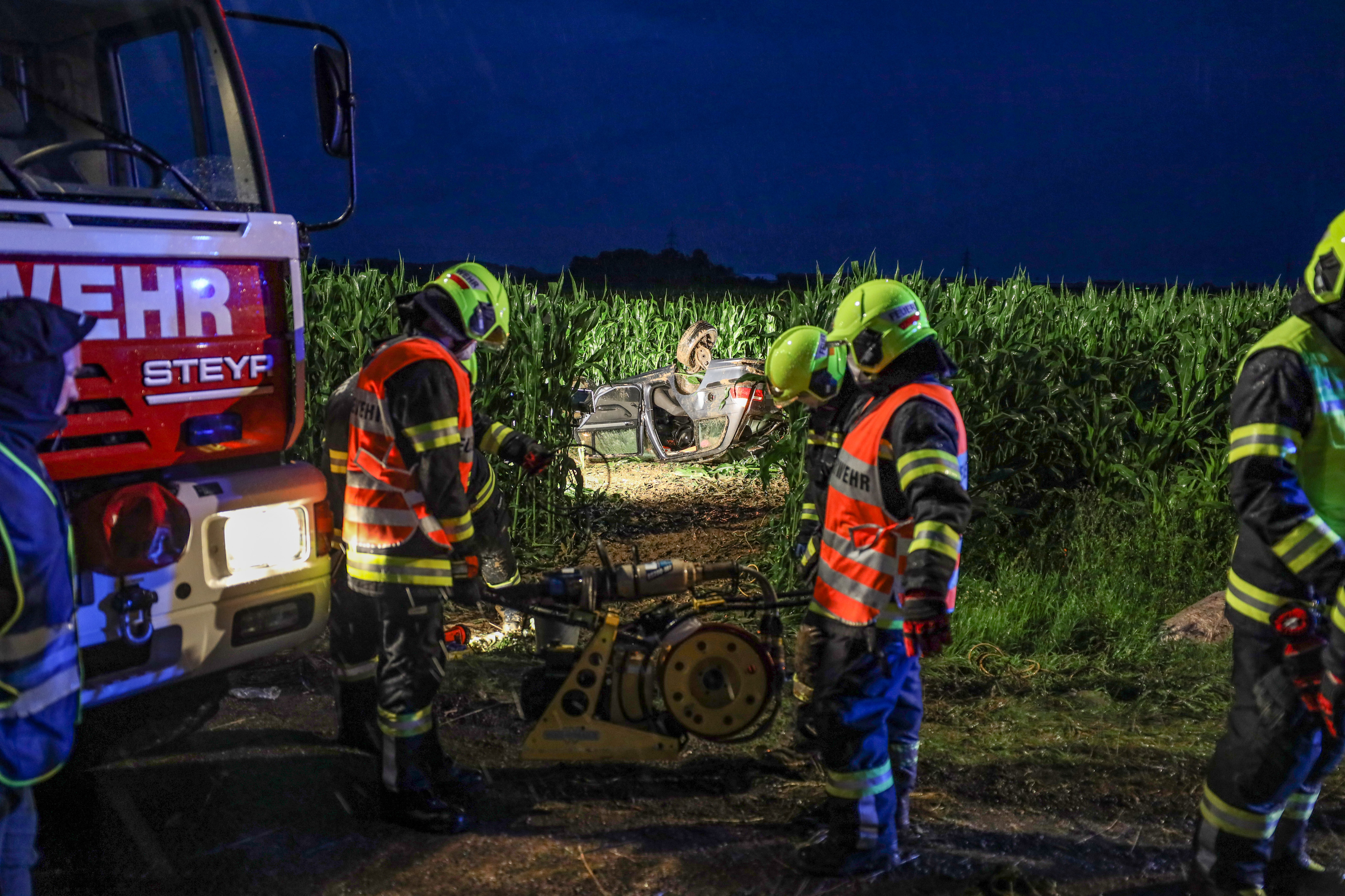 Die Feuerwehr musste die junge Frau mit dem hydraulischen Rettungsgerät befreien.