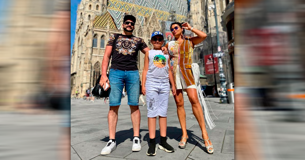 Anna Netrebko mit Ehemann und Sohn in der Innenstadt.