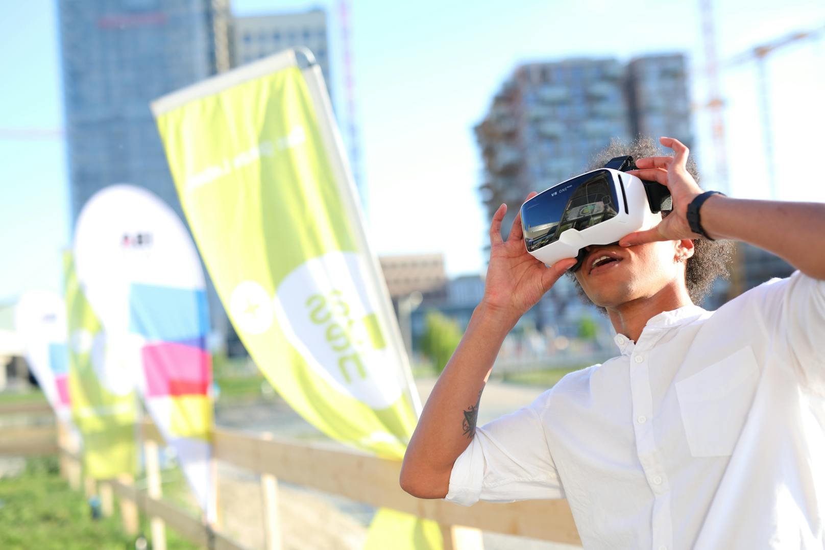 Mittels Virtual Reality kannst Du schon heute eine Zeitreise in die Zukunft des Wiener Wohnbaus machen.