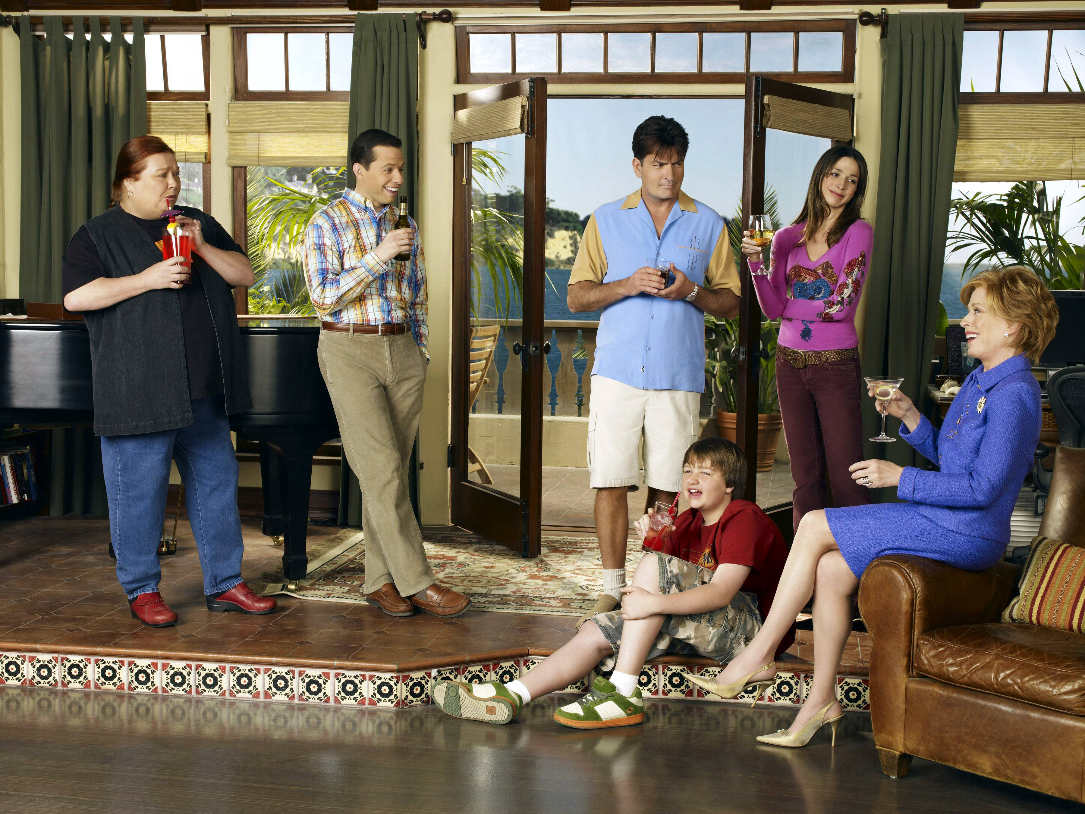 <strong>Conchata Ferrell </strong>(li.) gehörte bis zum Serienende zum beliebten "Two and a half Men"-Ensemble.