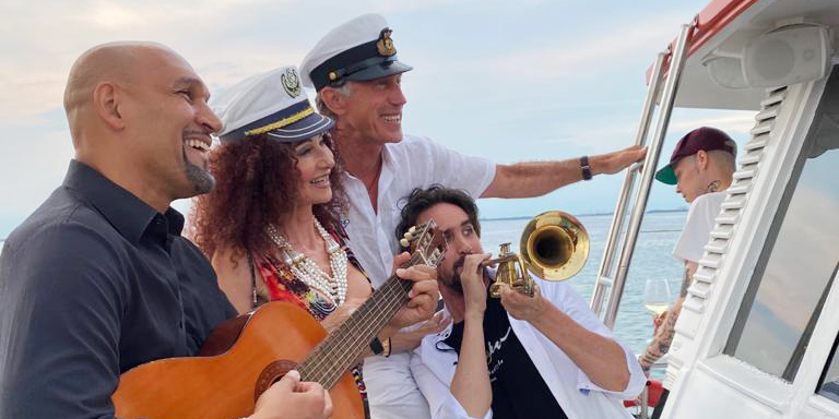  Ob die Band das Lied "Richard, komm bald wieder" im Repertoire hat?