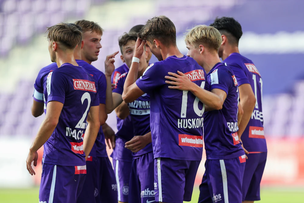 Die Young Violets feiern ein echtes Schützenfest. 