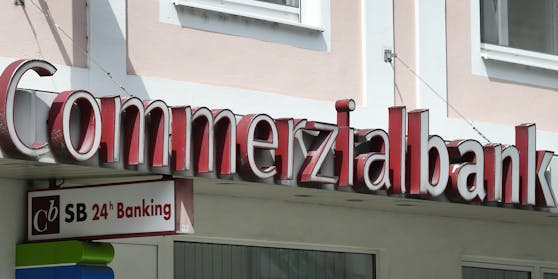 Vor wenigen Tagen wurde die Bank geschlossen.