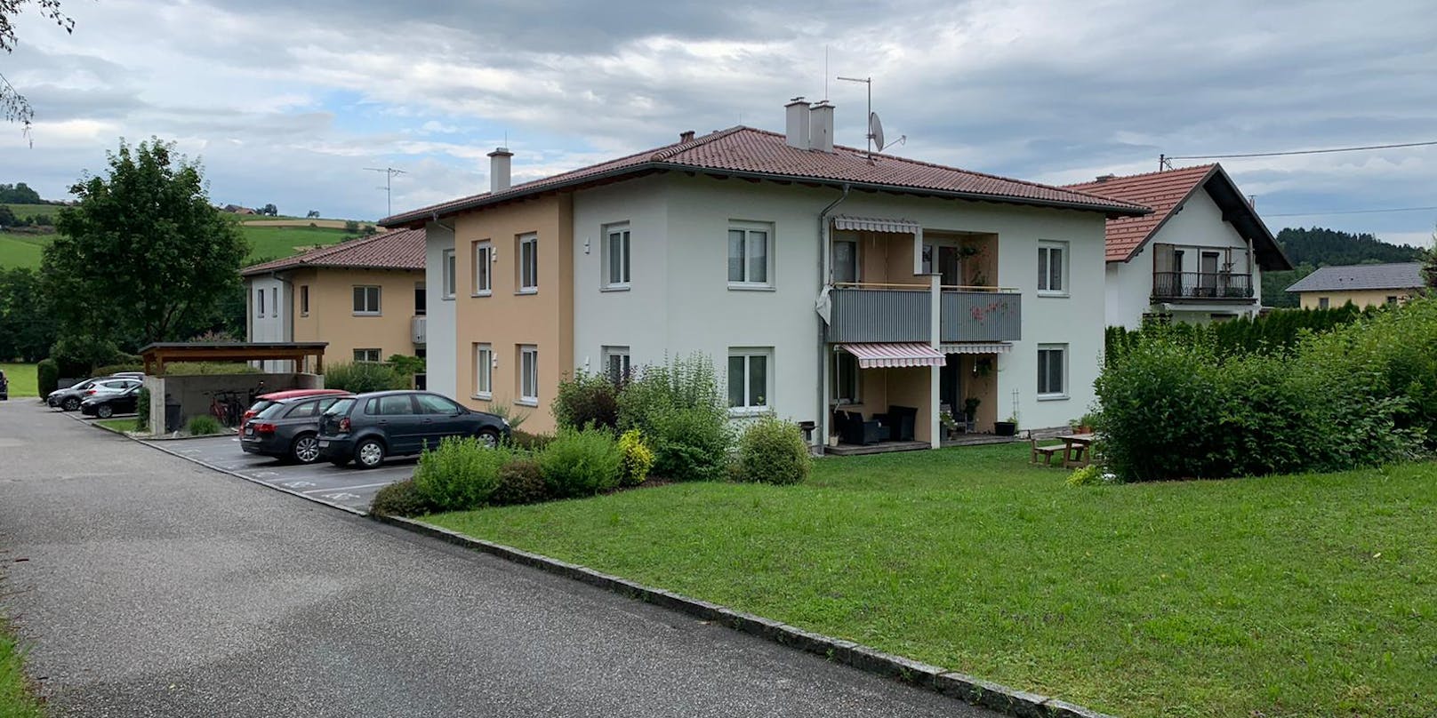 In diesem Haus in Rainbach am Innkreis soll am 17. Juli 2020 ein Familienvater versucht haben, seine Frau und die beiden Kinder zu töten.