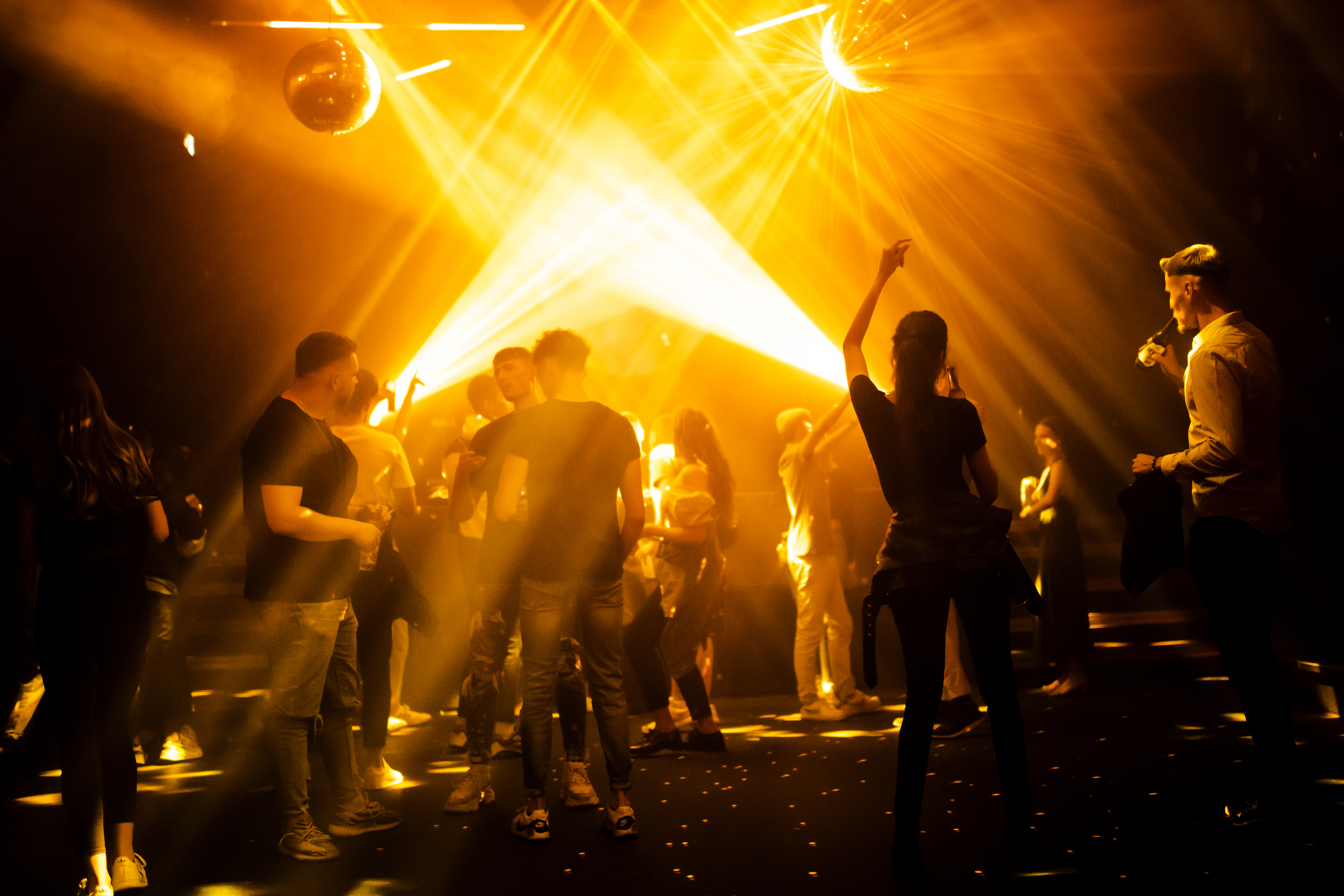 Wann die Nachtlokale aufsperren dürfen, soll Ende Juli entschieden werden.