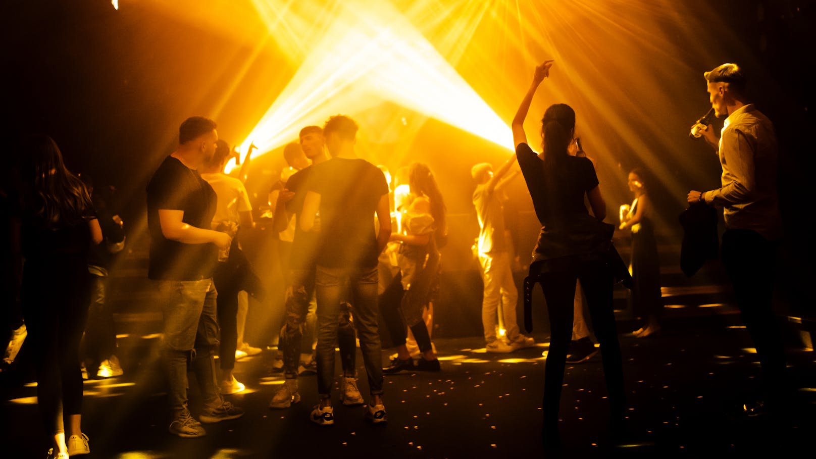 Clubs und Diskotheken sperren in der Nacht auf Donnerstag wieder auf.