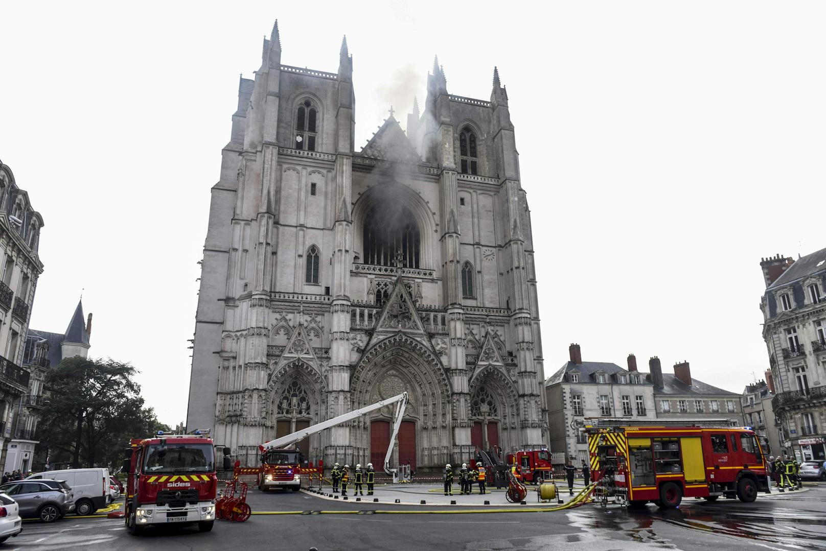 Am Samstag brach in der Kathedrale von Nantes ein Feuer aus.