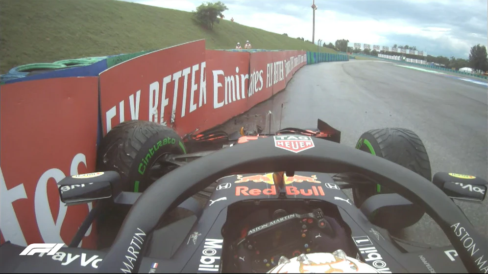 Max Verstappen kracht mit seinem Red-Bull-Boliden in die Mauer
