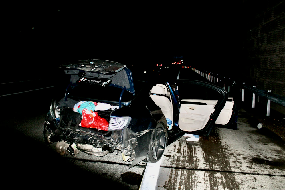 Samstagnacht kam es auf der A1 bei Ansfelden zwischen zwei Pkw zum Auffahrunfall.