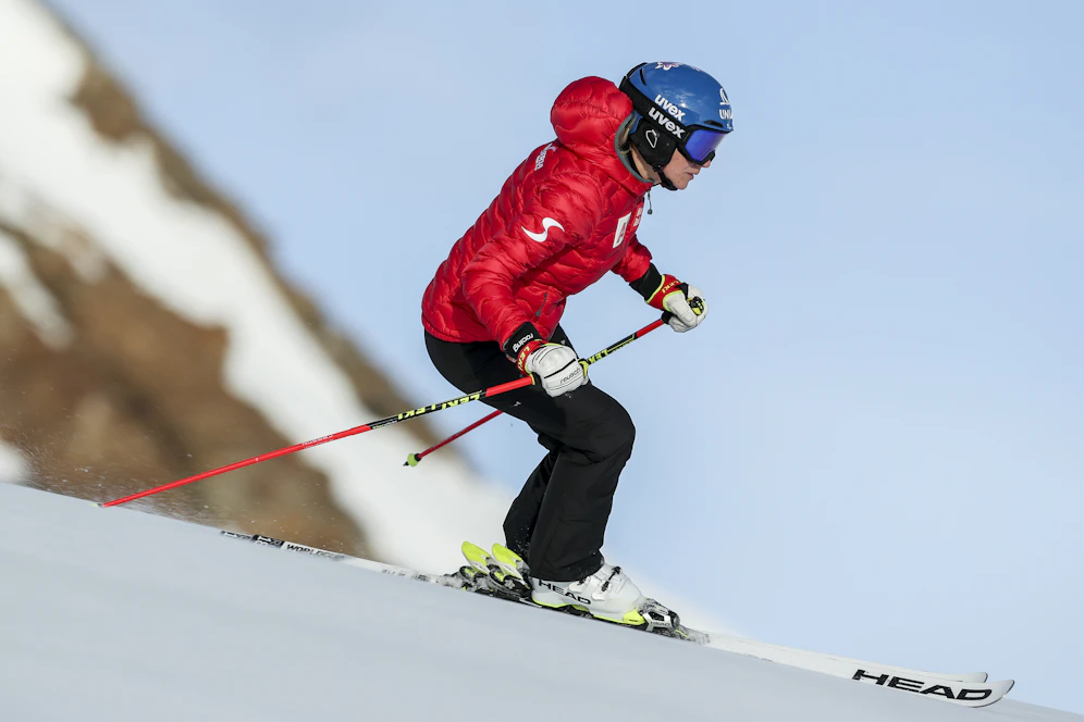 Comebackerin Bernadette Schild bei den ersten Schwüngen am Rettenbachferner.&nbsp;