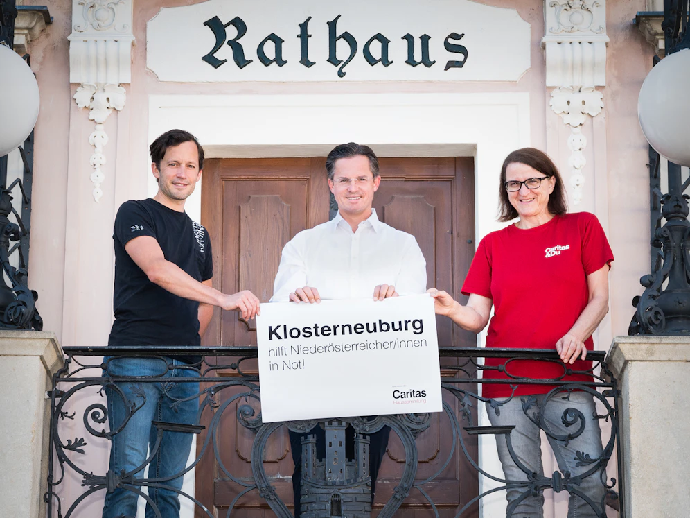Klaus Schwertner (l.) mit VP-Bürgermeister S. Schmuckenschlager vorm Rathaus