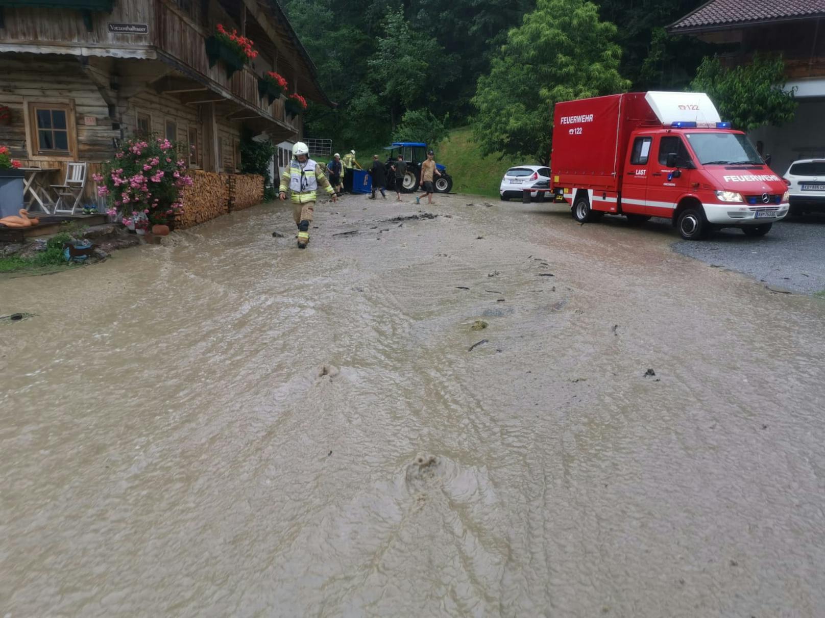 Schwere Unwetterschäden verwüsten Tirol