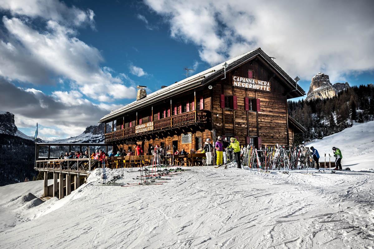 Die Berghütte nahe Corvara (Südtirol).