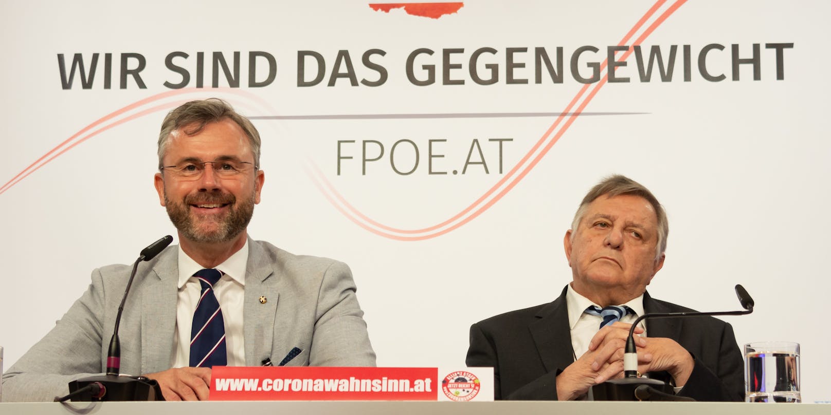 FPÖ-Chef Norbert Hofer und sein Berater Norbert van Handel (rechts)